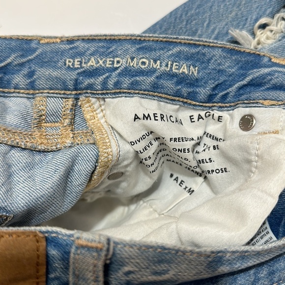 American Eagle relaxed mom jean ripped size 2 - Picture 5 of 8